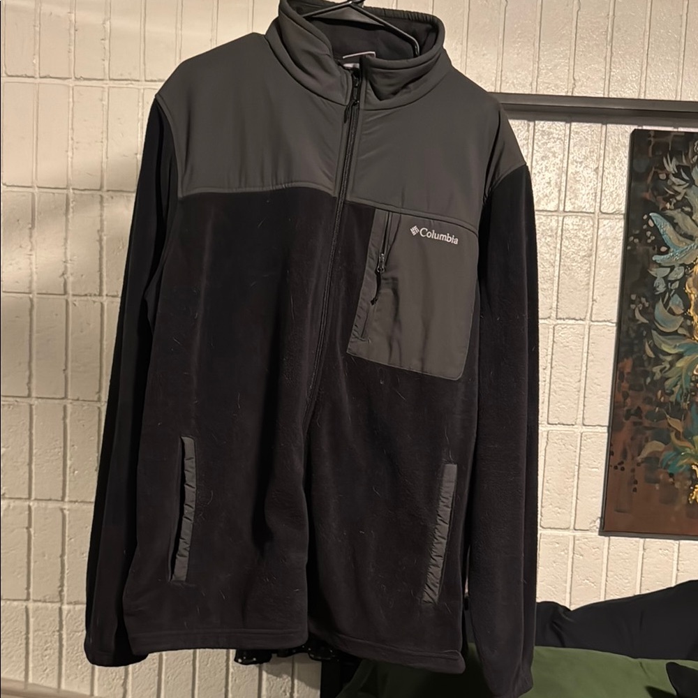 Columbia Black and Gray Performance Jacket with Water-Resistant Fabric